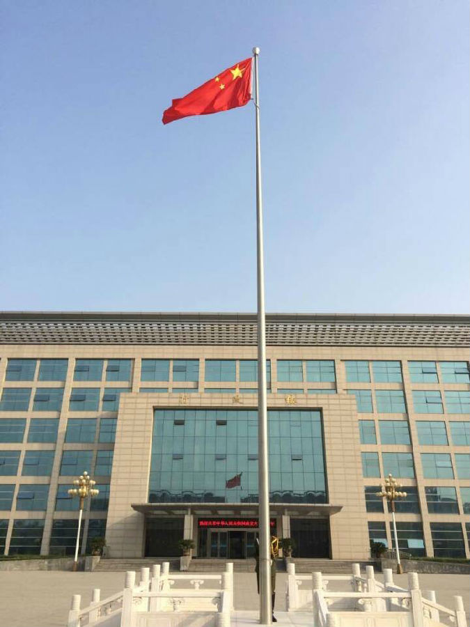 国旗护卫队国庆期间放弃假期坚持升降国旗受到师生好评 (2).jpg