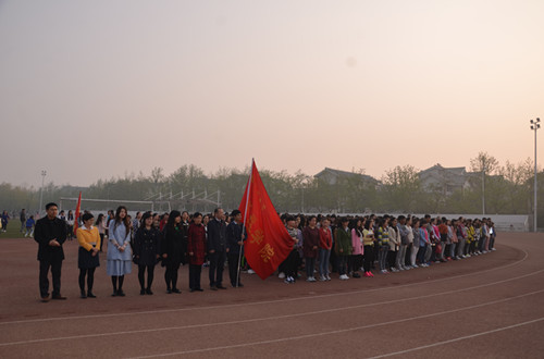 管理学院参加升旗仪式师生.jpg