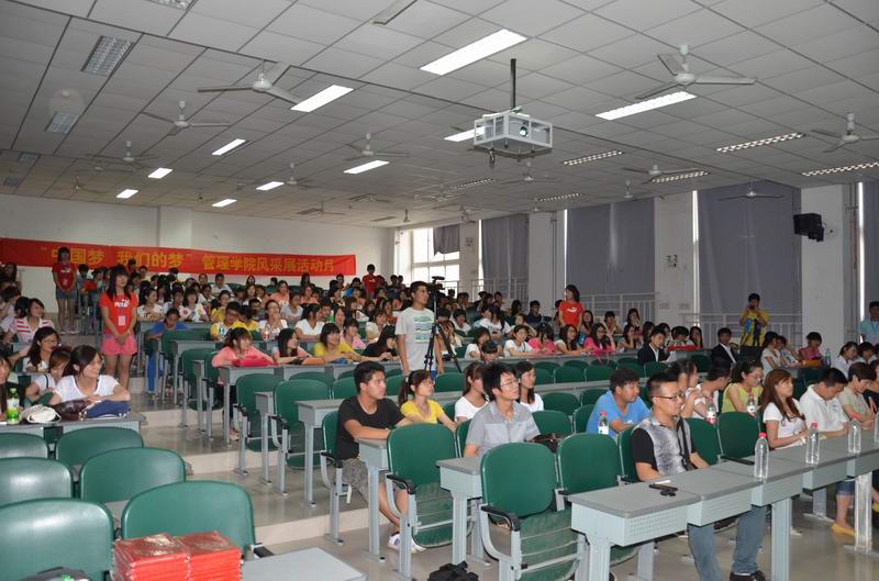 管理学院专业风采展示活动现场.jpg