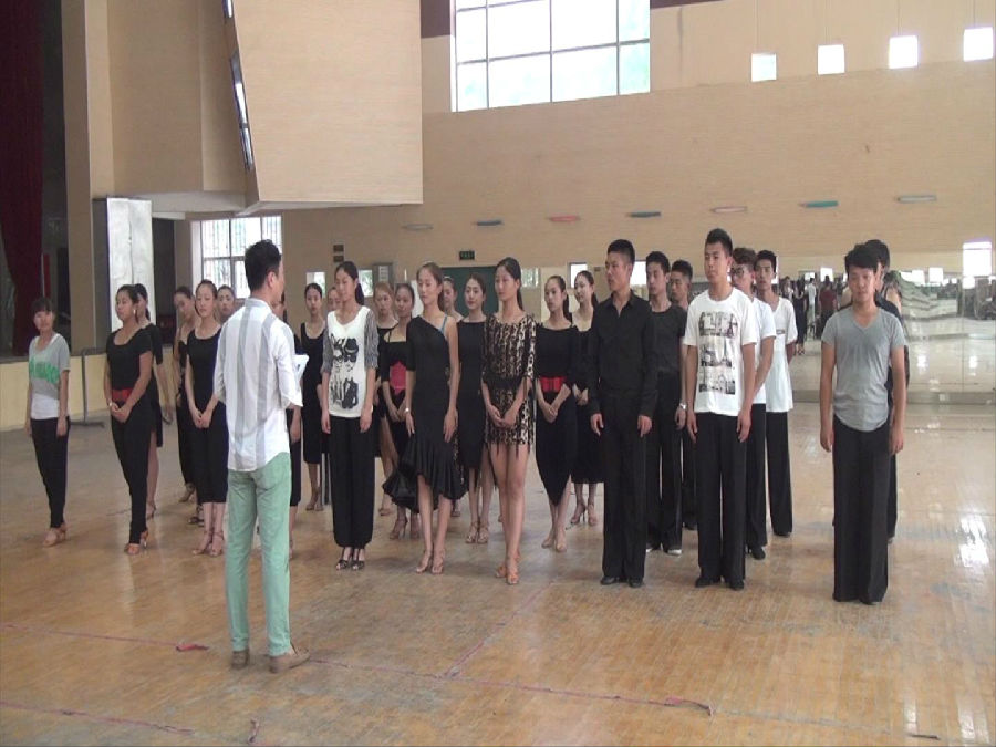 4音乐舞蹈学院2013入学教育.jpg