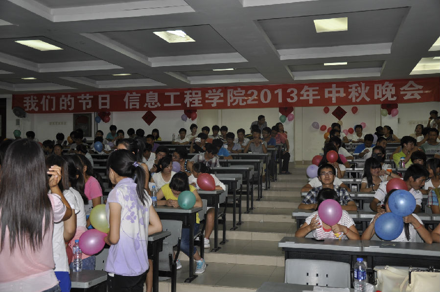 鍚屽浠鍦ㄥ弬鍔犵寽鐏皽娲诲姩.JPG