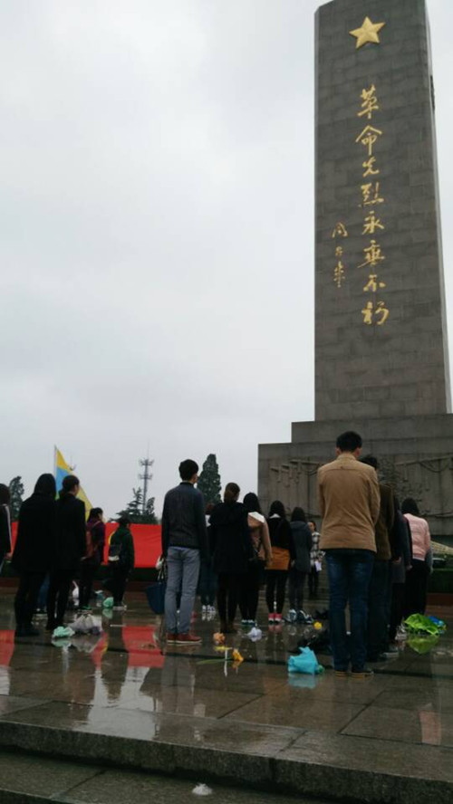 烈士陵园祭扫活动2.jpg