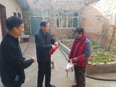 帮扶责任人入户开展结对帮扶活动2