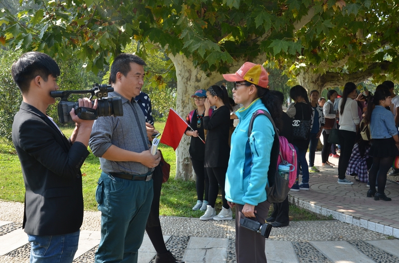 管理学院院长郭琰在接受周口电视台的采访.jpg